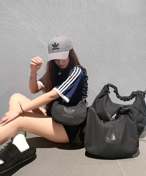 中国🇨🇳Adidas黑色云朵包☁️