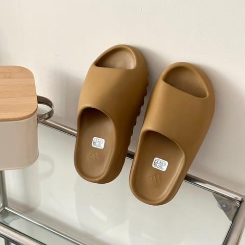 Adidas yeezy 椰子拖鞋
