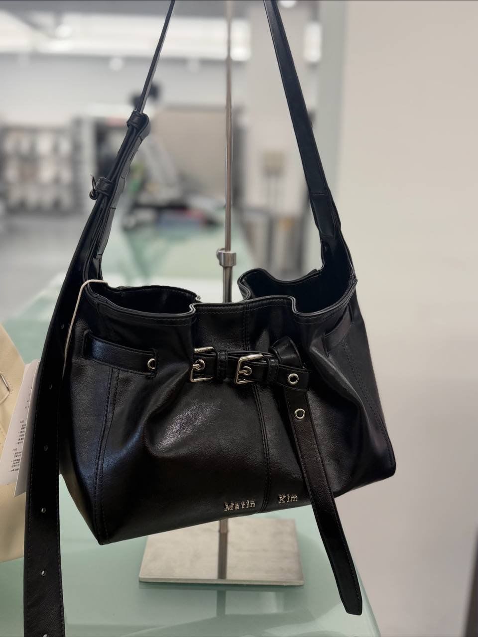 BELTED VOLUNN BUCKET BAG 4