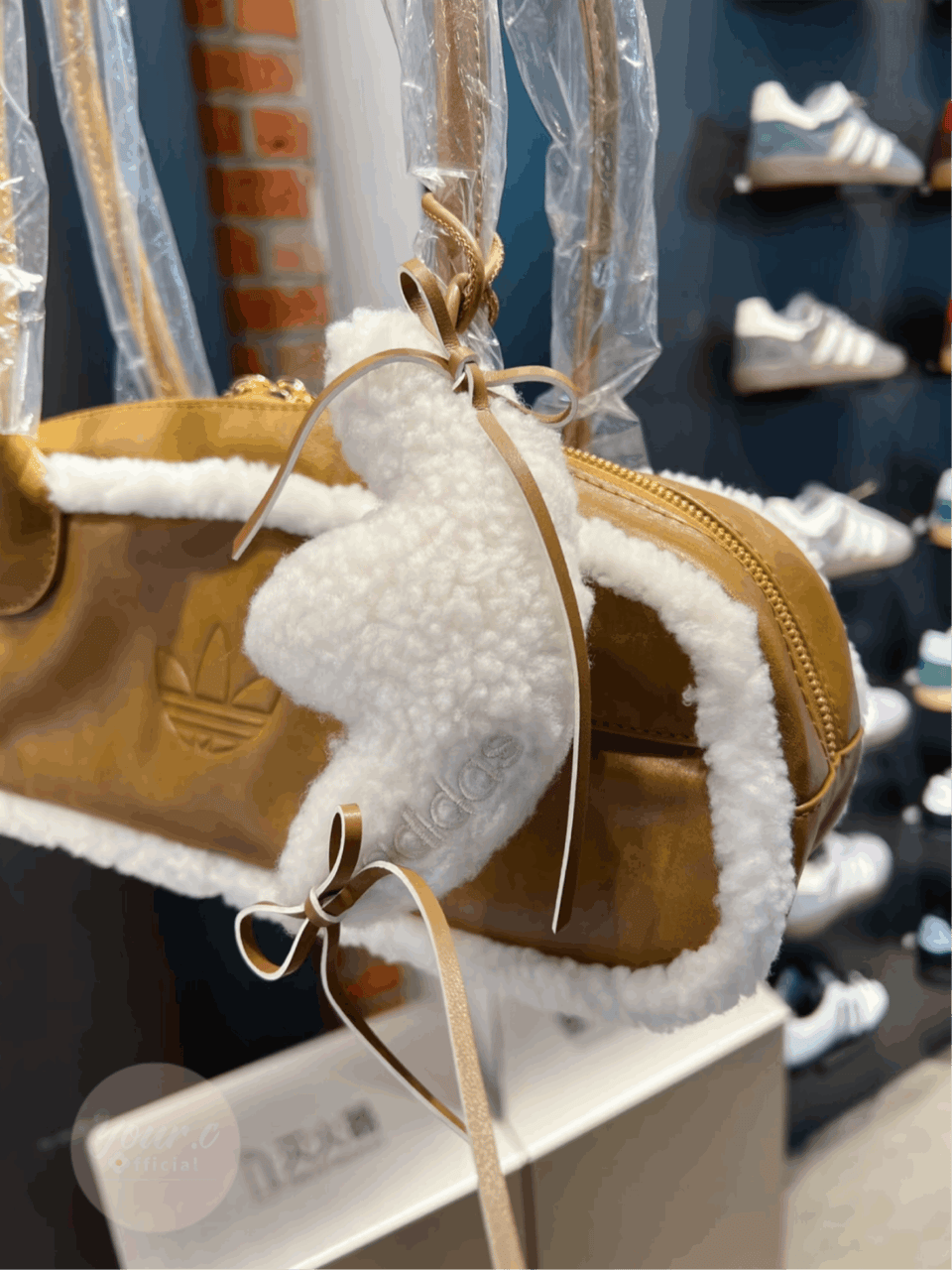 Adidas Miumiu平替！羊羔绒拼接法棍包🥖 2