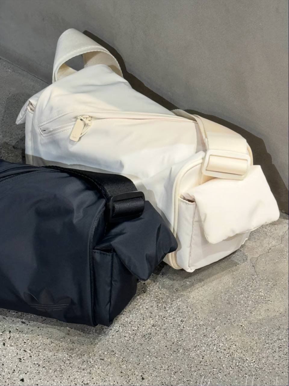 Adidas豆腐包 3