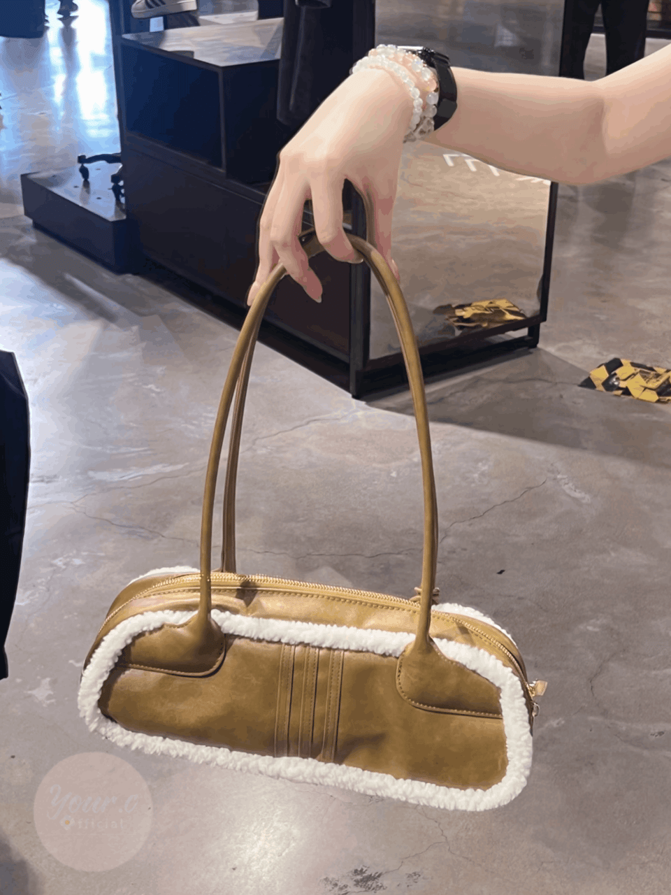 Adidas Miumiu平替！羊羔绒拼接法棍包🥖 5