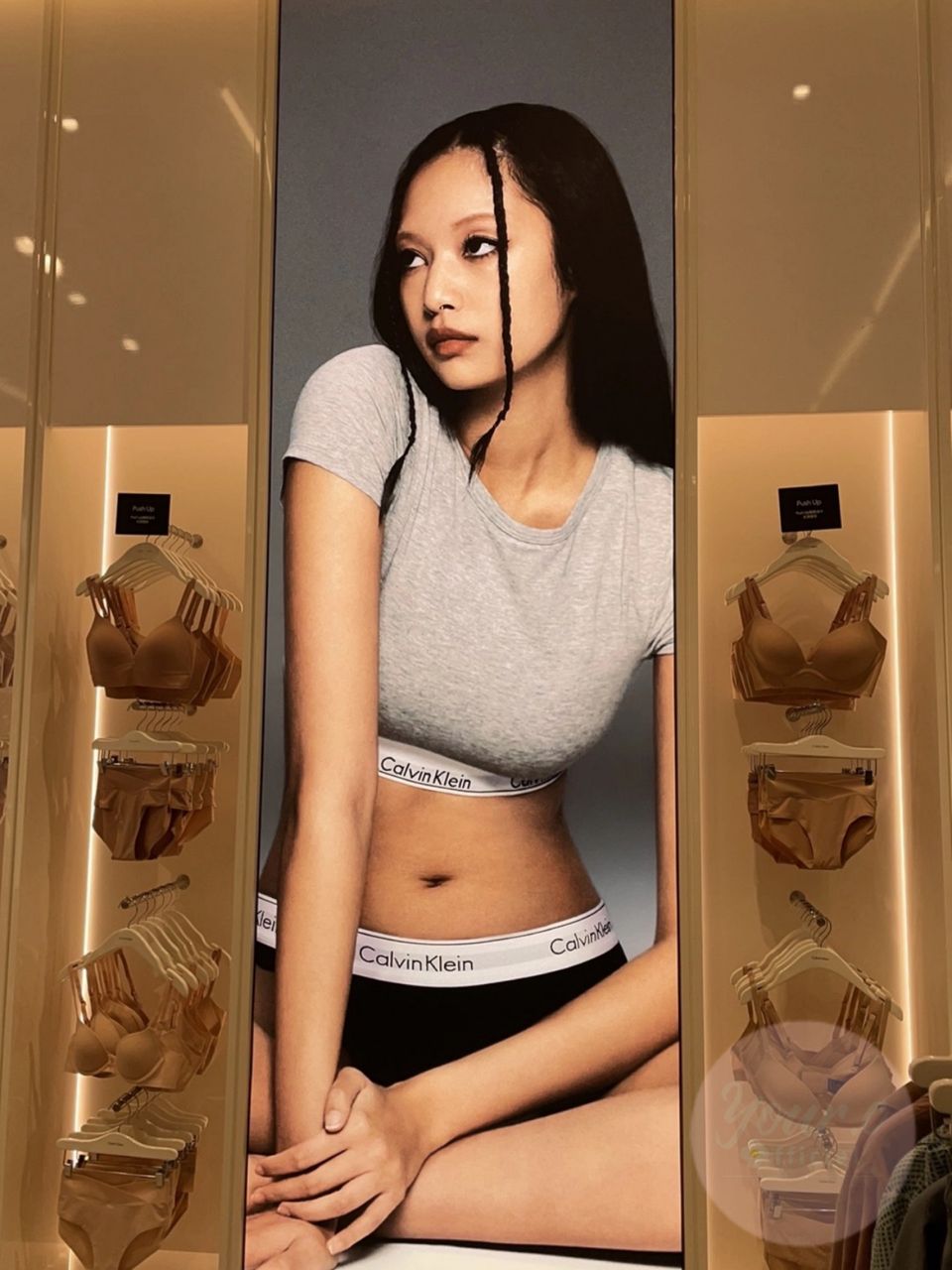 Calvin Klein 文胸短款Tee 2