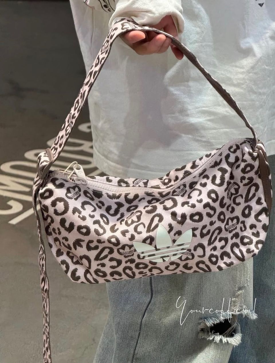 Adidas粉色豹纹腋下包🆕 2