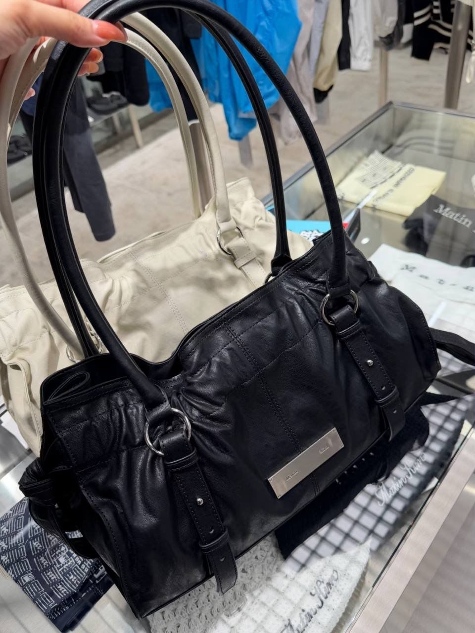 🇰🇷SHIRRING TIE BUCKLE SHOULDER BAG 2