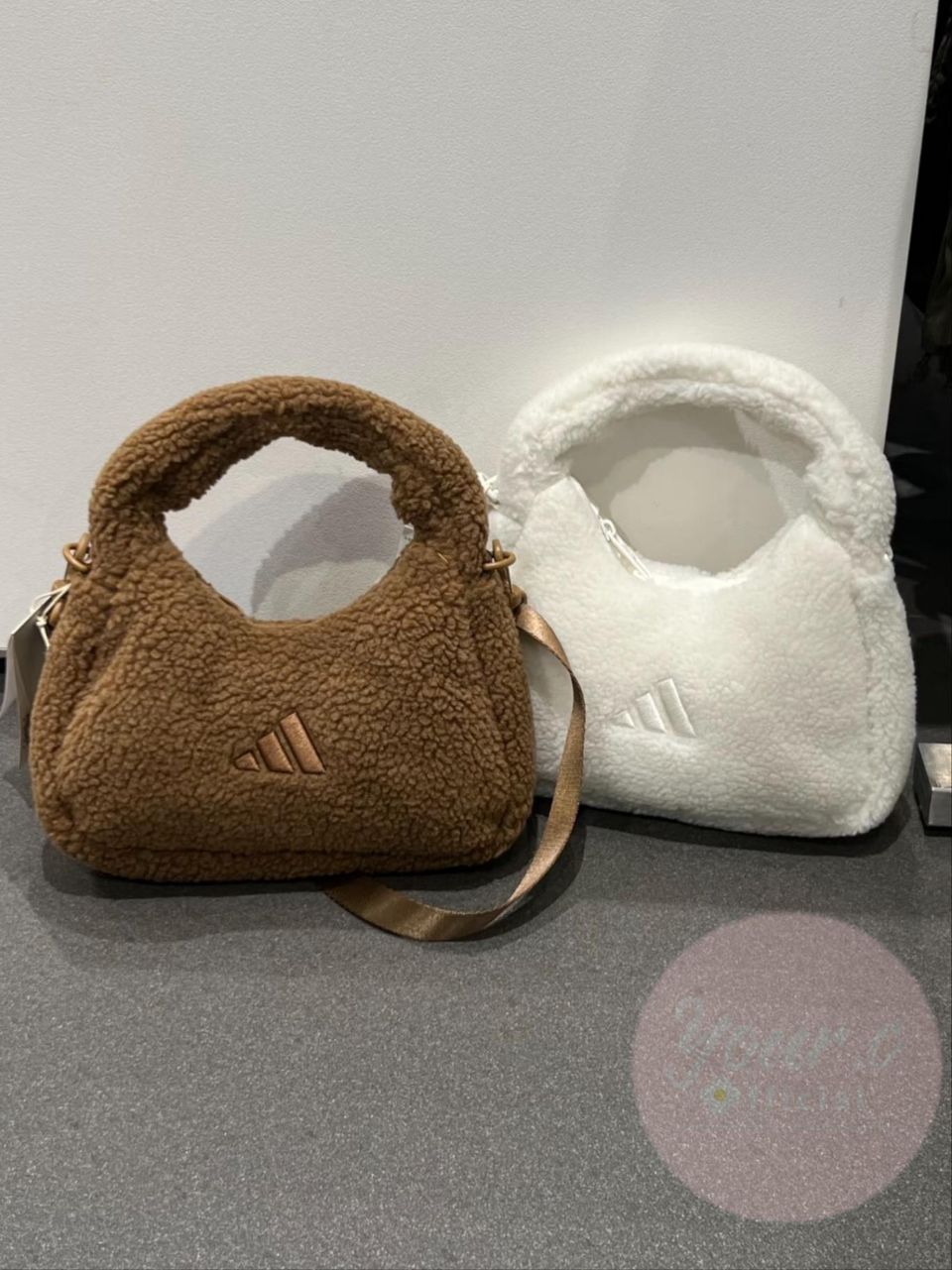 Adidas 羊羔毛斜挎包🤎🤍 1