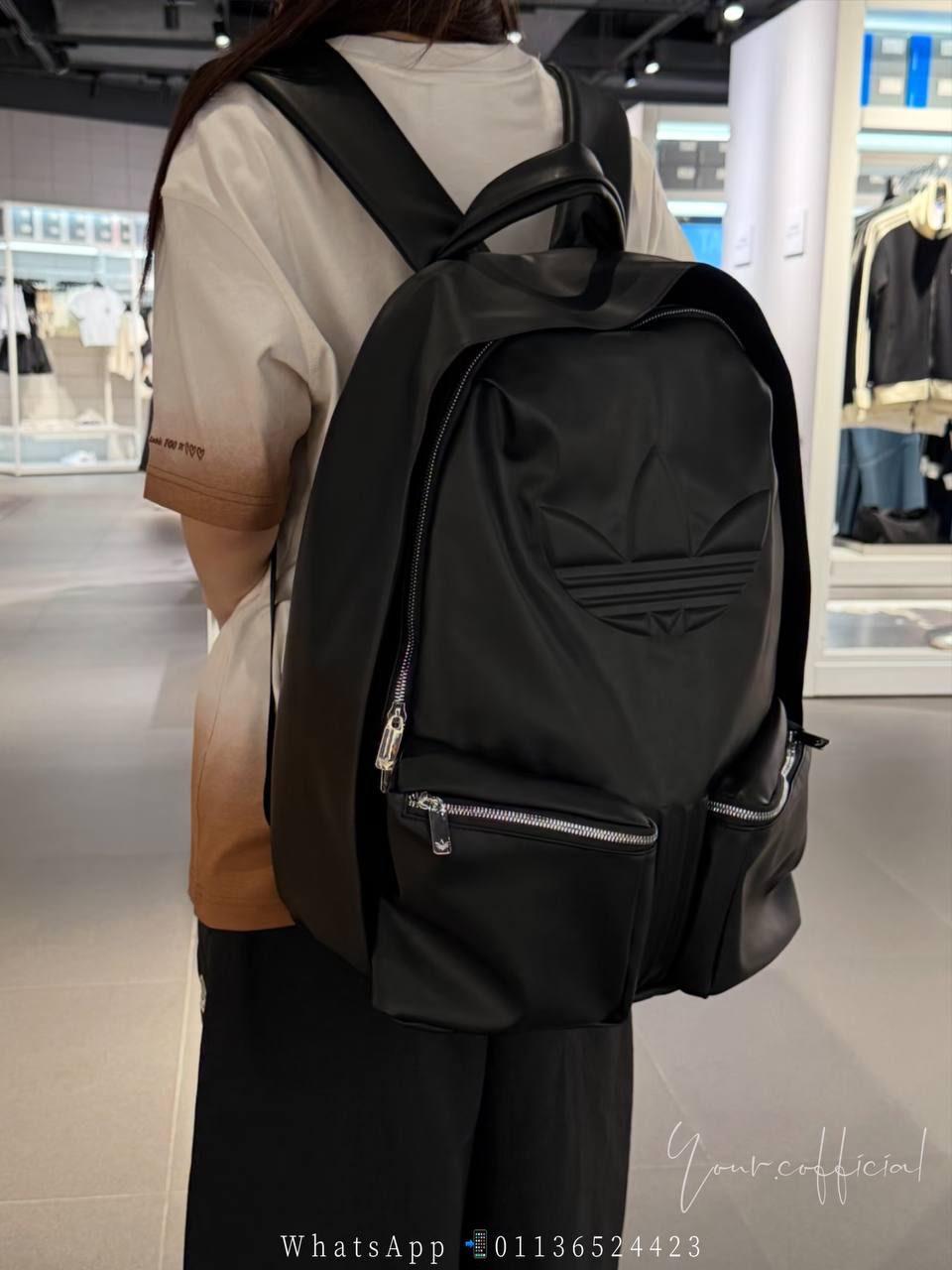 Adidas经典黑色双肩包 1