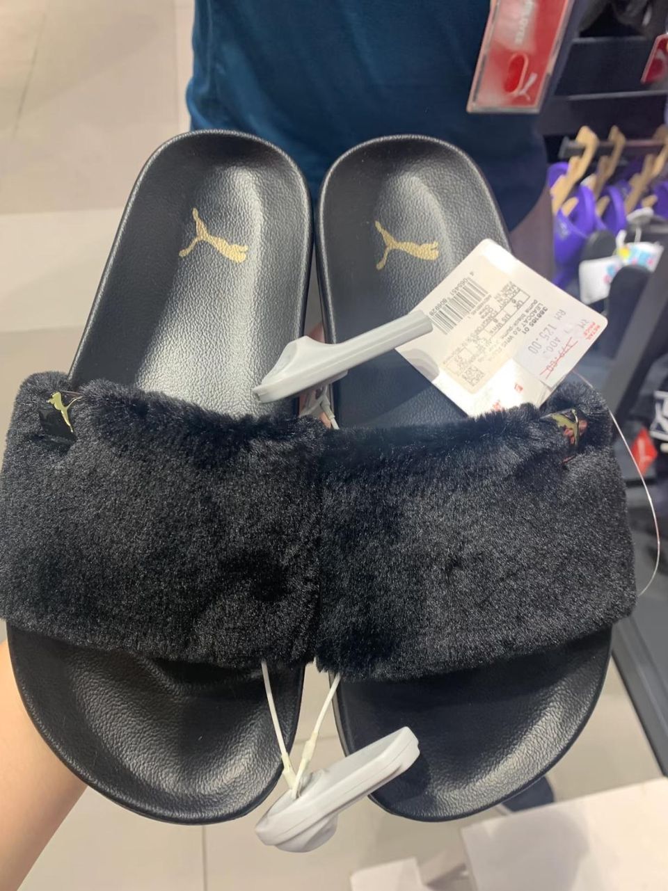 PUMA毛毛拖鞋 黑色 1